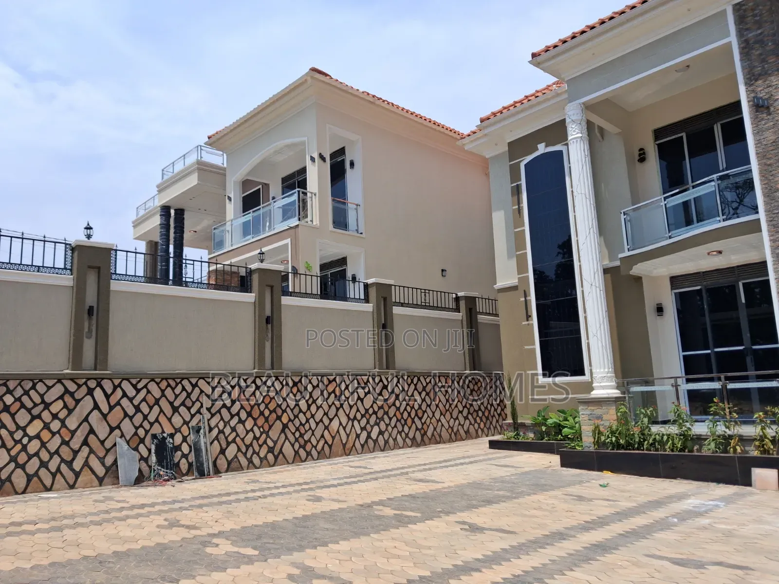 Furnished 6bdrm Duplex in Kira Tarmacked for sale