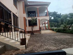 5bdrm Duplex in Bugolobi, Central Division for rent
