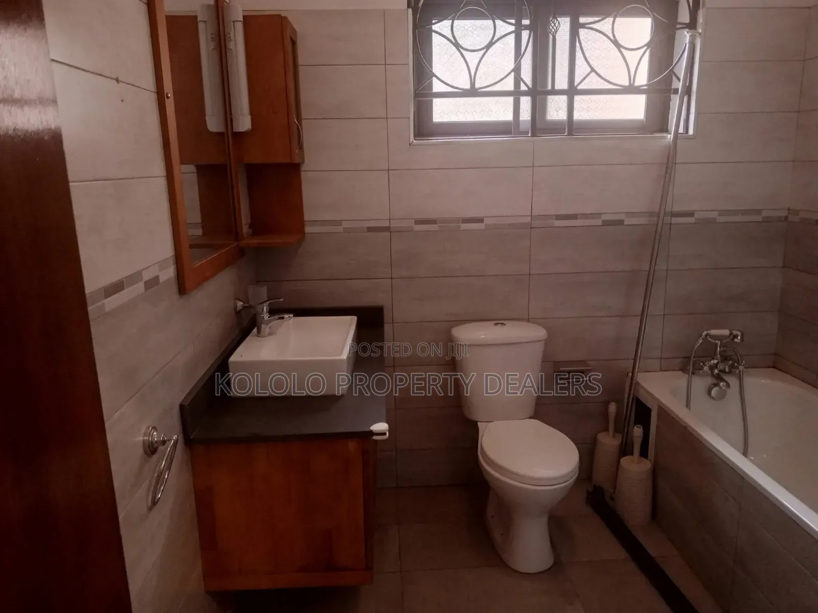 5bdrm Duplex in Bugolobi, Central Division for rent