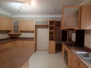 5bdrm Duplex in Bugolobi, Central Division for rent