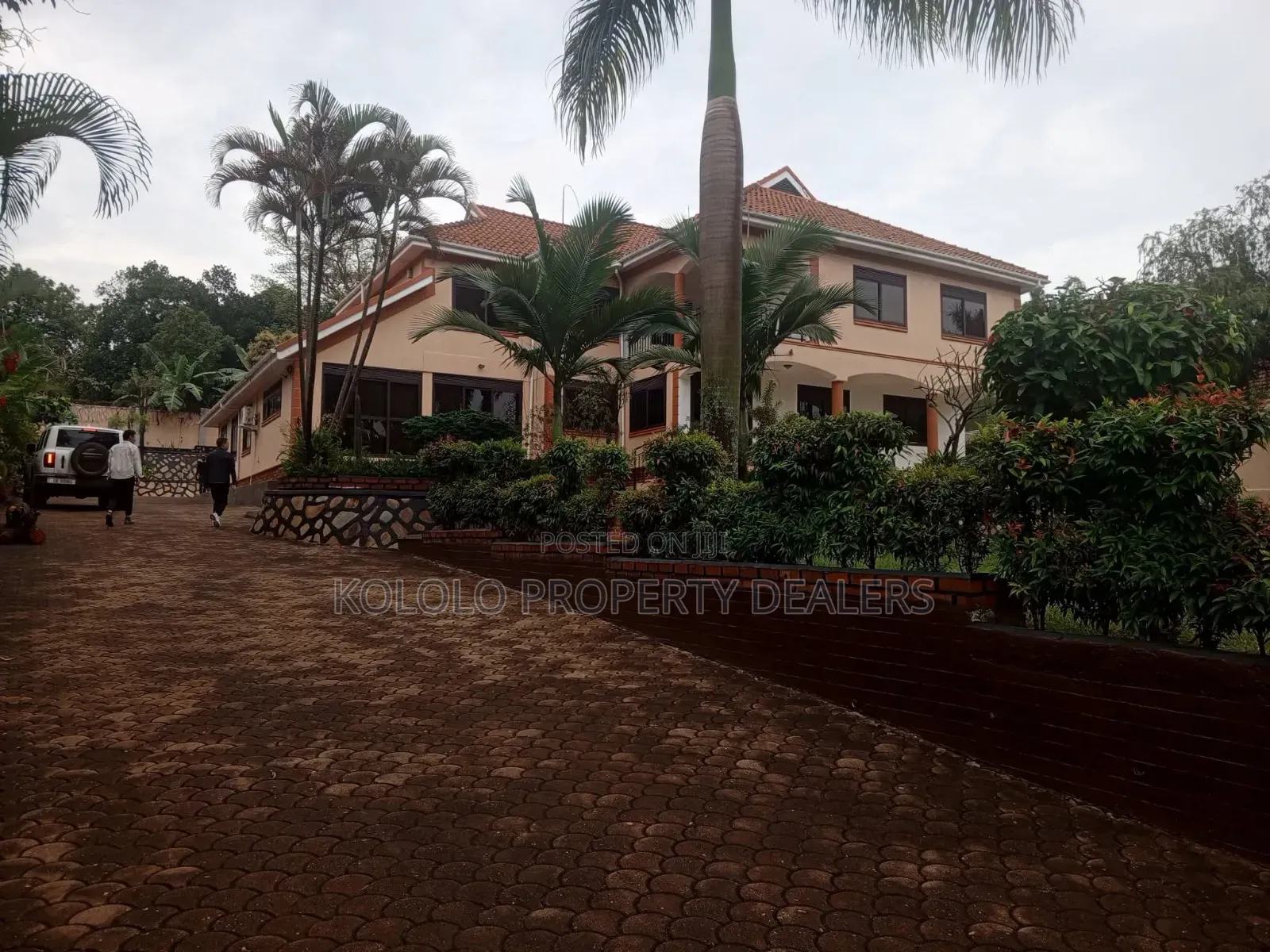 5bdrm Duplex in Bugolobi, Central Division for rent