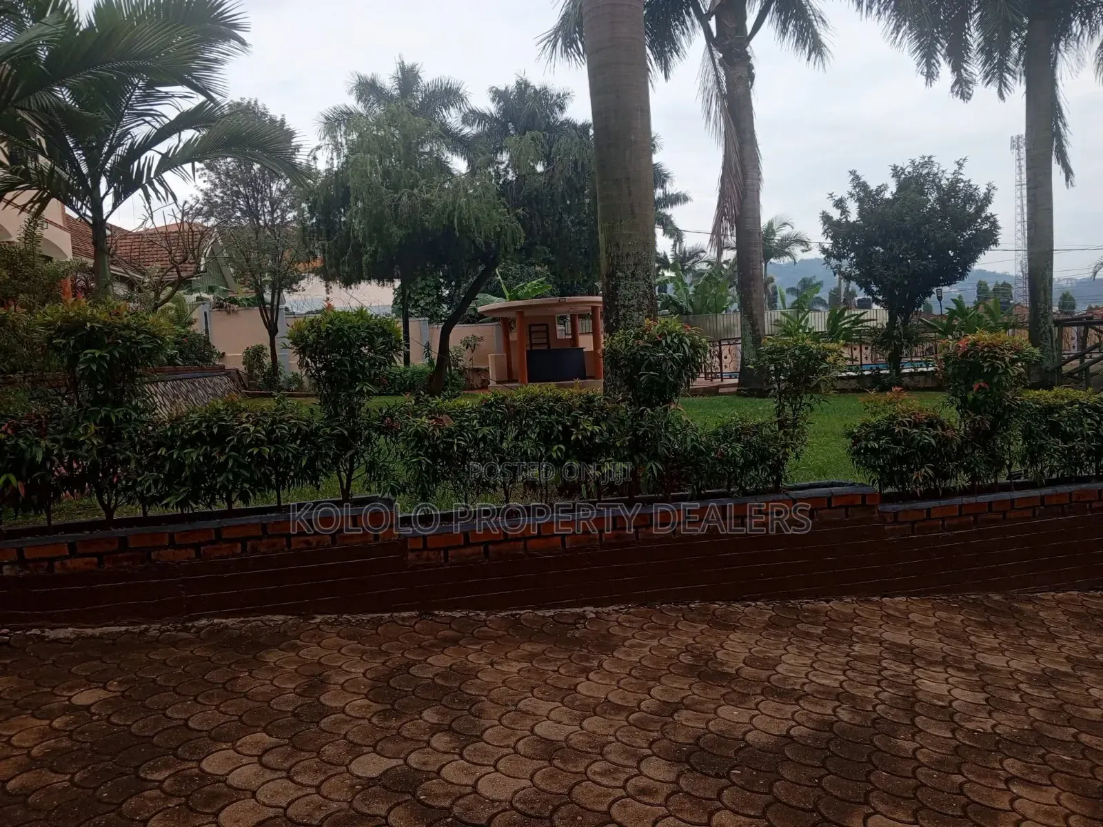 5bdrm Duplex in Bugolobi, Central Division for rent
