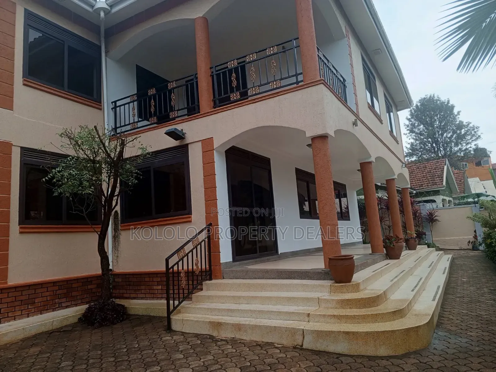 5bdrm Duplex in Bugolobi, Central Division for rent