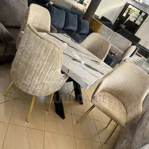 Modren 4 Seater Dinning Table and Chairs