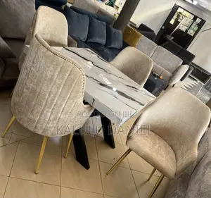 Modren 4 Seater Dinning Table and Chairs