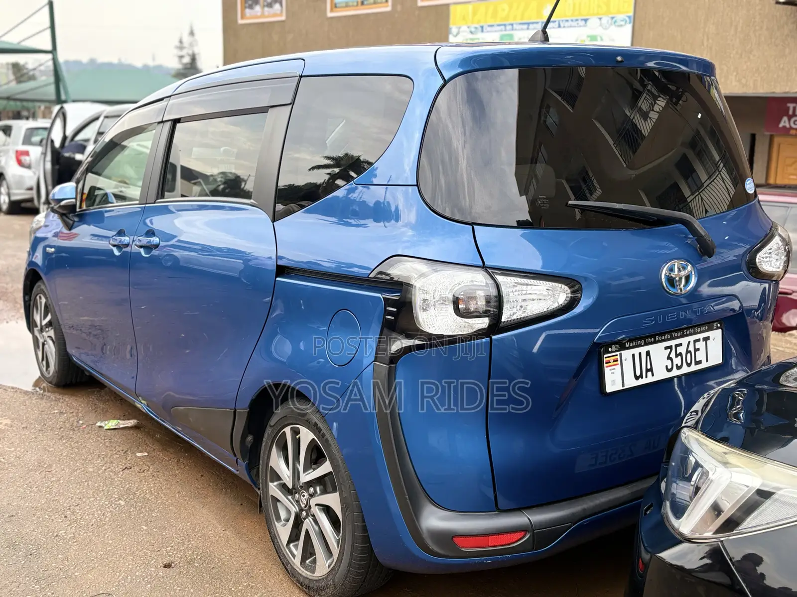 Toyota Sienta 1.5 Hybrid FWD (6-seater) 2016 Blue