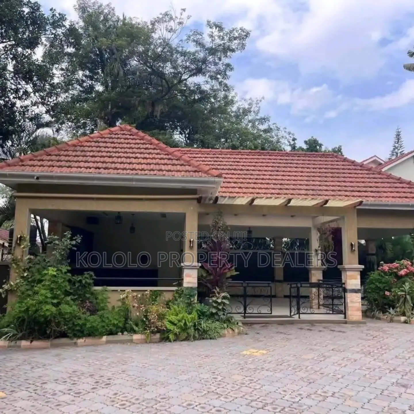 5bdrm Duplex in Naguru, Central Division for sale