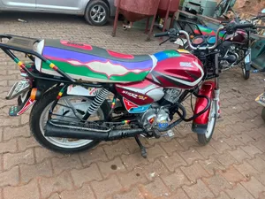 TVS HLX 125 2025 Red