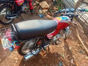 Bajaj Boxer 100 2025 Red