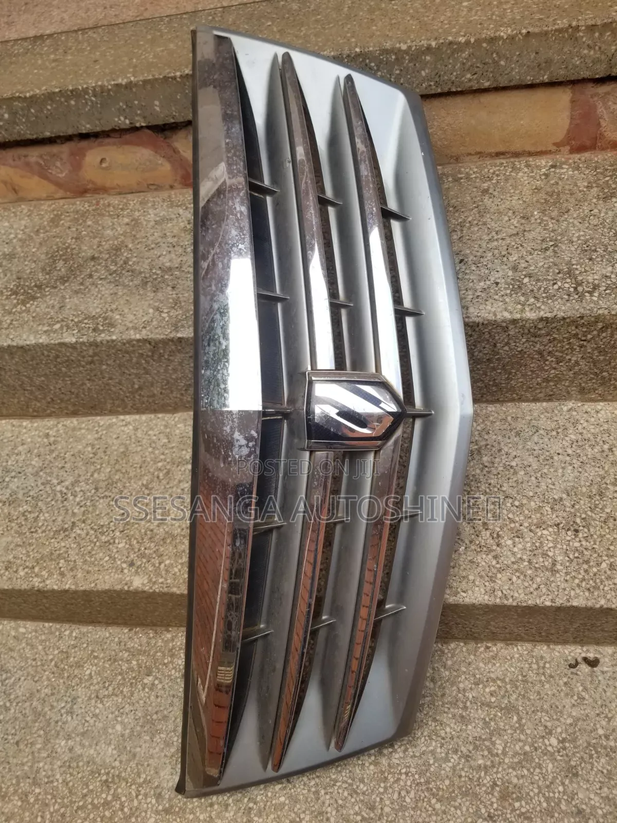 Toyota Alphard Grill