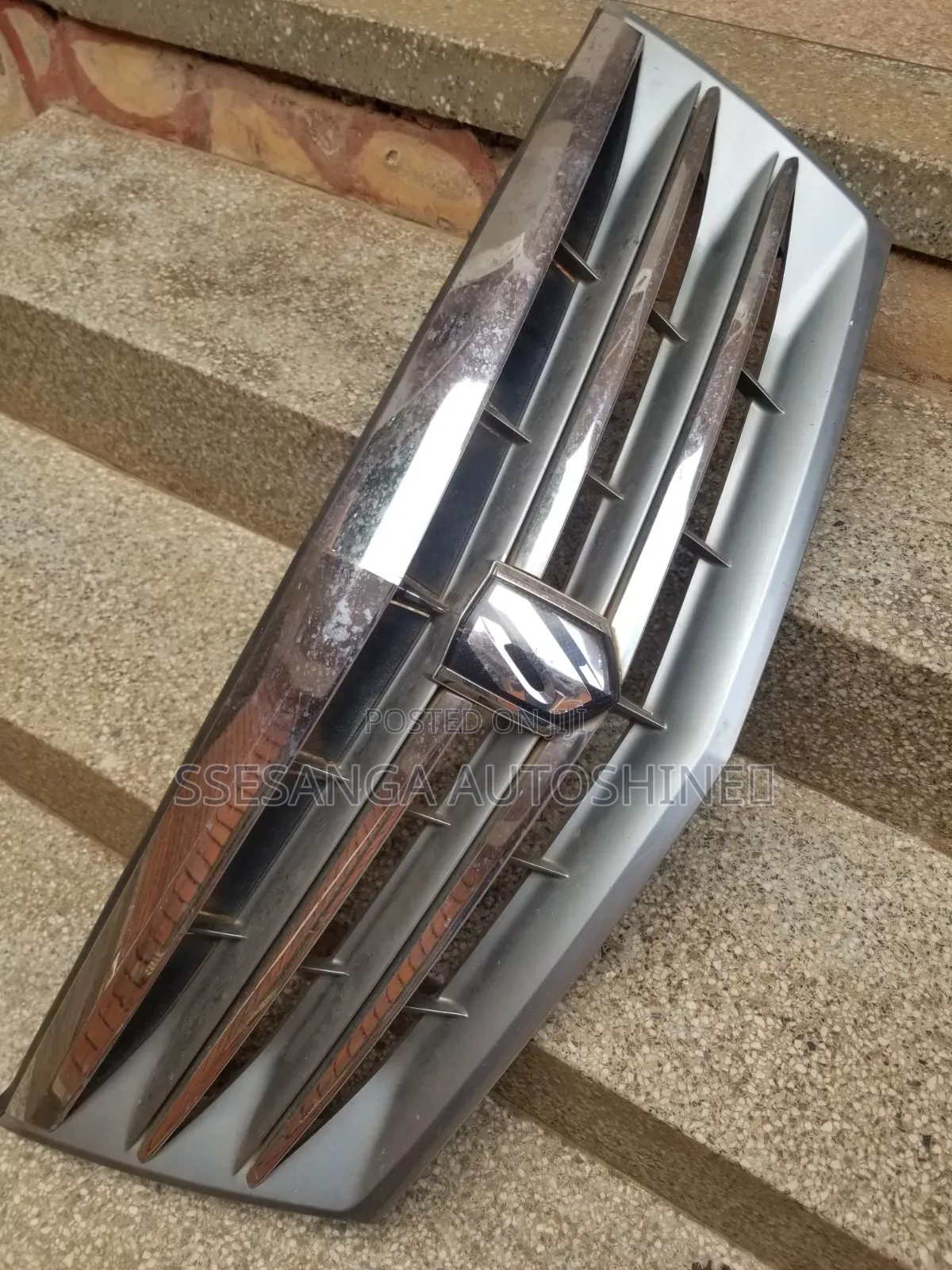 Toyota Alphard Grill
