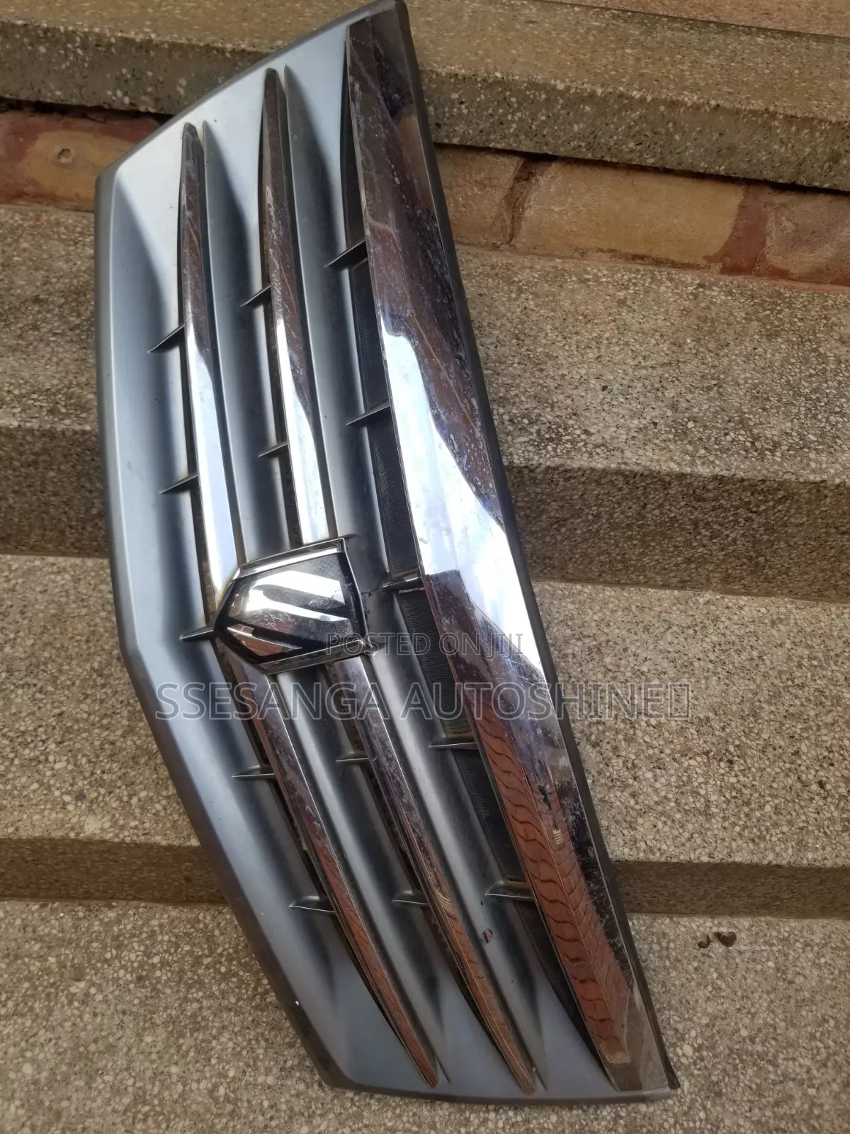 Toyota Alphard Grill