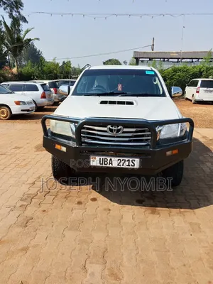 Toyota Hilux 2012 White