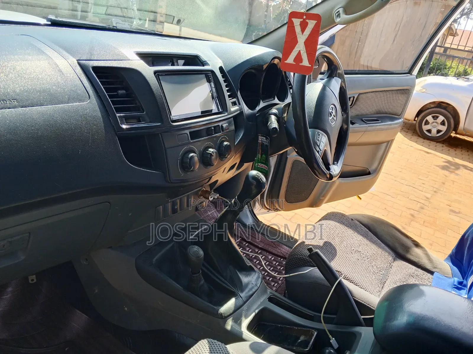 Toyota Hilux 2012 White