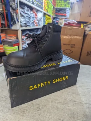 Steel Toe Safety Boots in Black