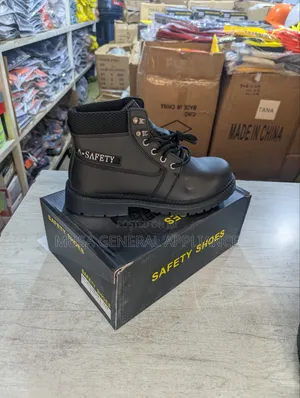 Steel Toe Safety Boots in Black