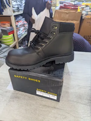 Steel Toe Safety Boots in Black