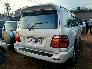 Toyota Land Cruiser 2002 White