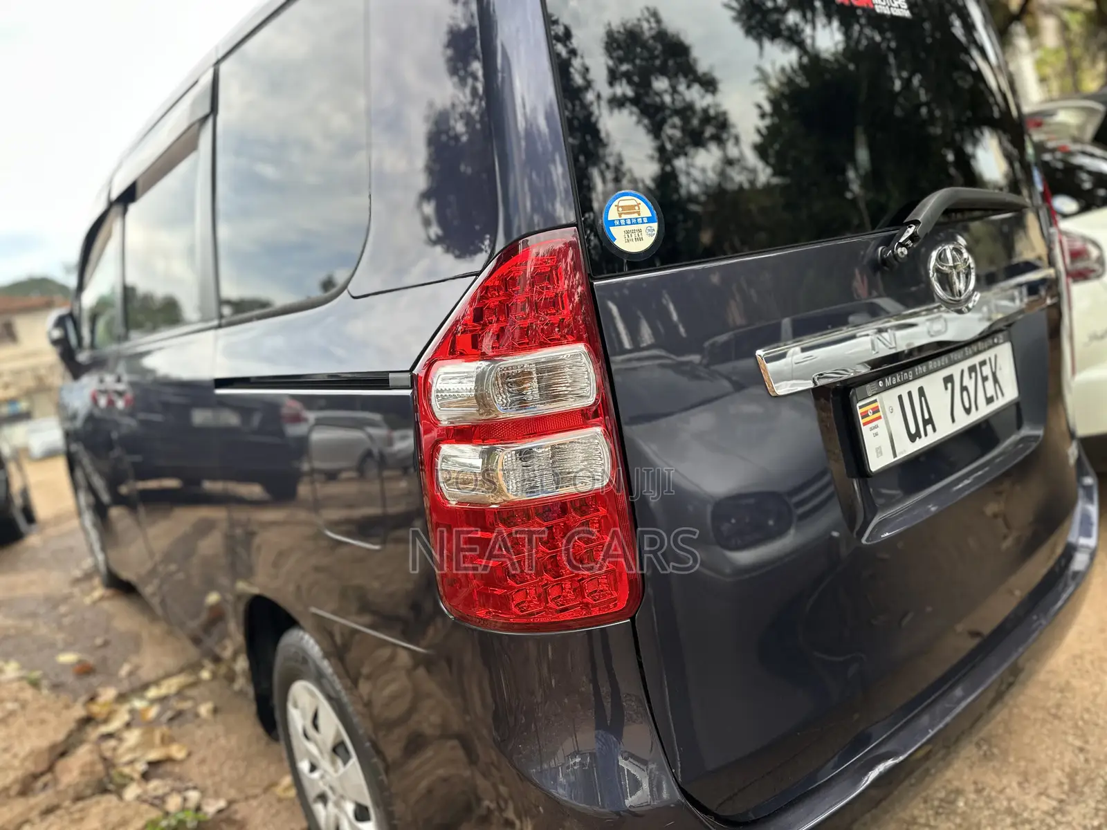 Toyota Noah 2013 Blue