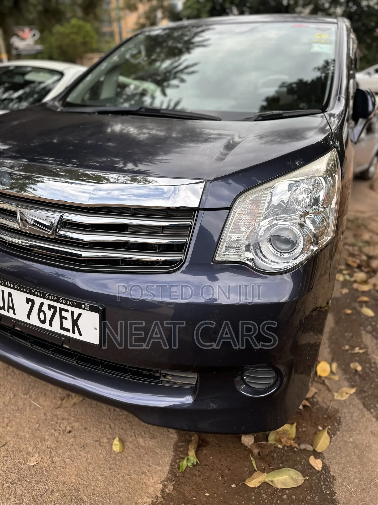 Toyota Noah 2013 Blue