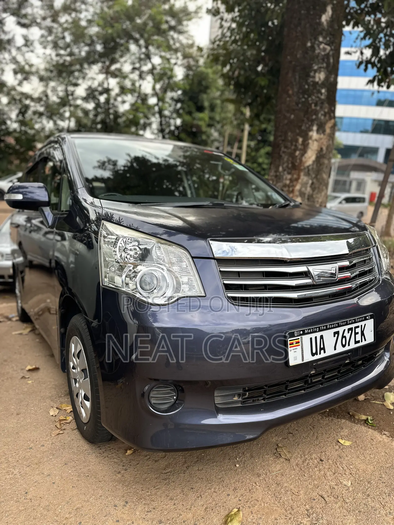 Toyota Noah 2013 Blue