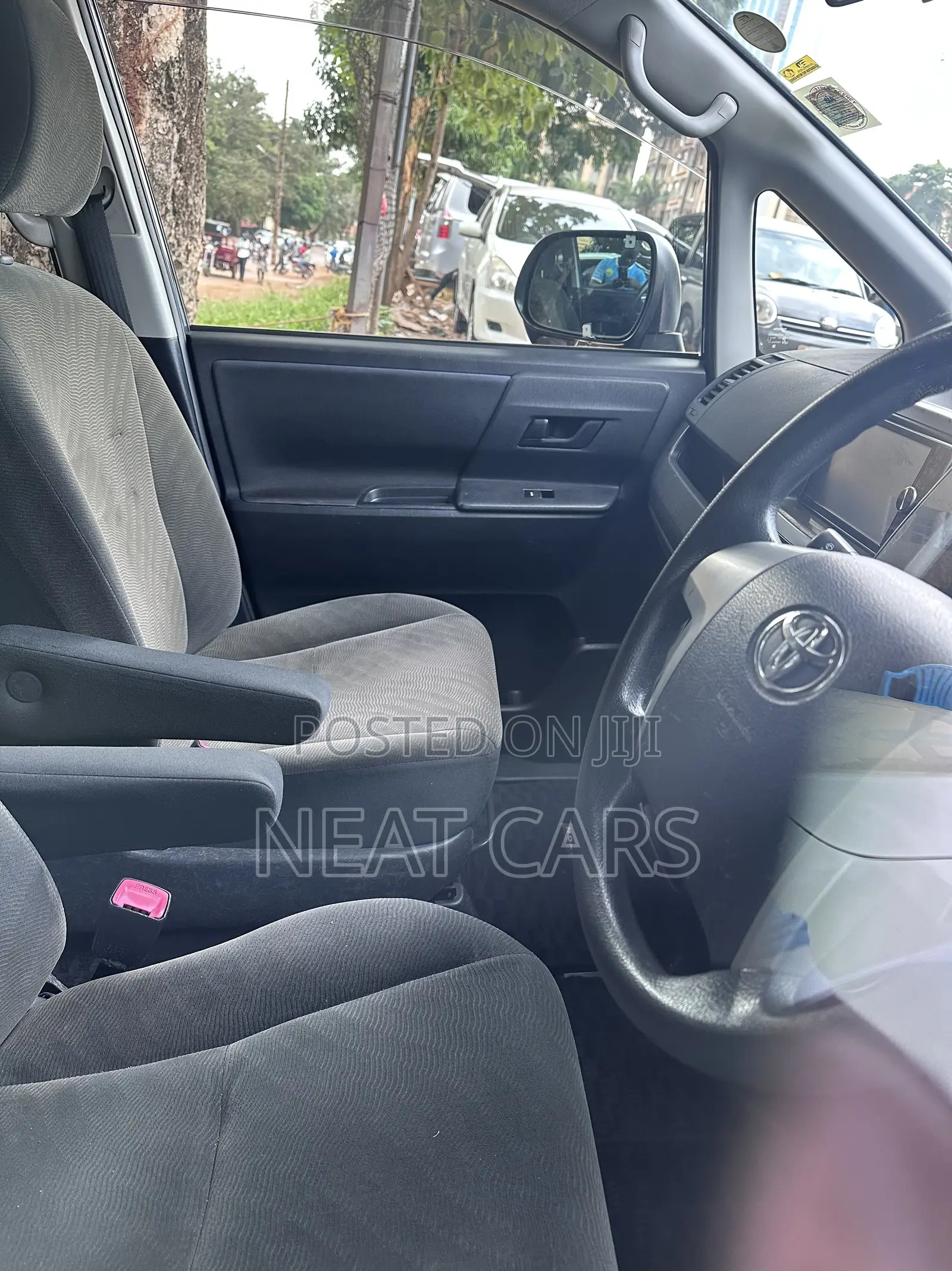Toyota Noah 2013 Blue