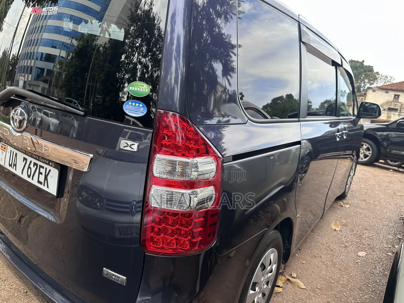 Toyota Noah 2013 Blue