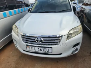 Toyota Vanguard 2012 White