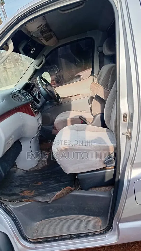 Toyota Regius 1998 Silver