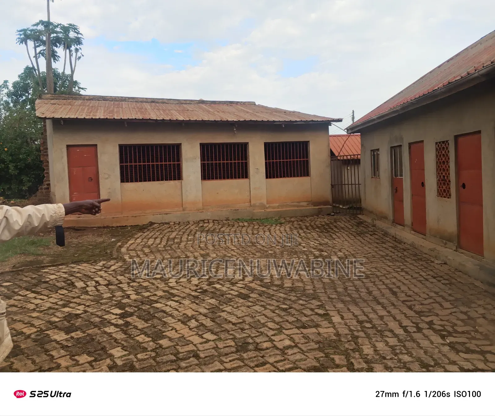 Furnished 4bdrm Mansion in Kakiri Town, Central Division for sale