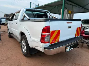 Toyota Hilux 2010 White