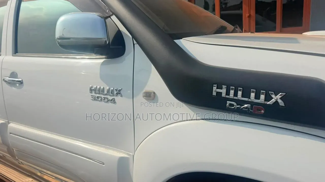 Toyota Hilux 2010 White