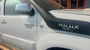 Toyota Hilux 2010 White