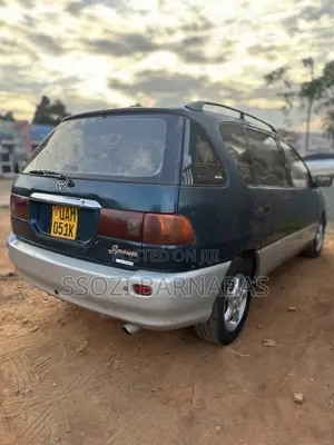 Toyota Ipsum 1998 Green