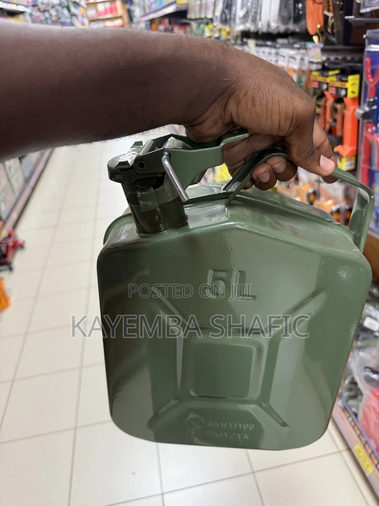5-Liter Metal Steel Jerrycan for Storing and Transporting Fuel