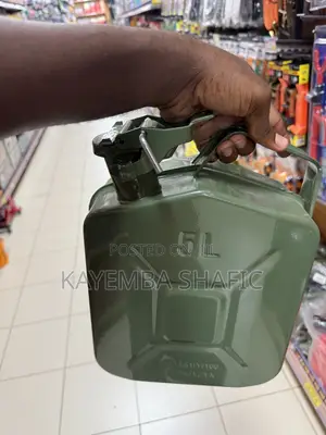 5-Liter Metal Steel Jerrycan for Storing and Transporting Fuel