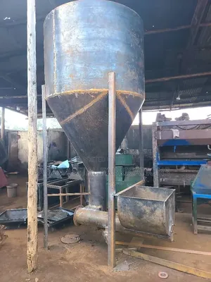 Self Loader Animal Feed Mixer