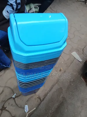 Plastic Waste Bins in a Convenient Swing Lid for Easy Disposal. [1, 2]