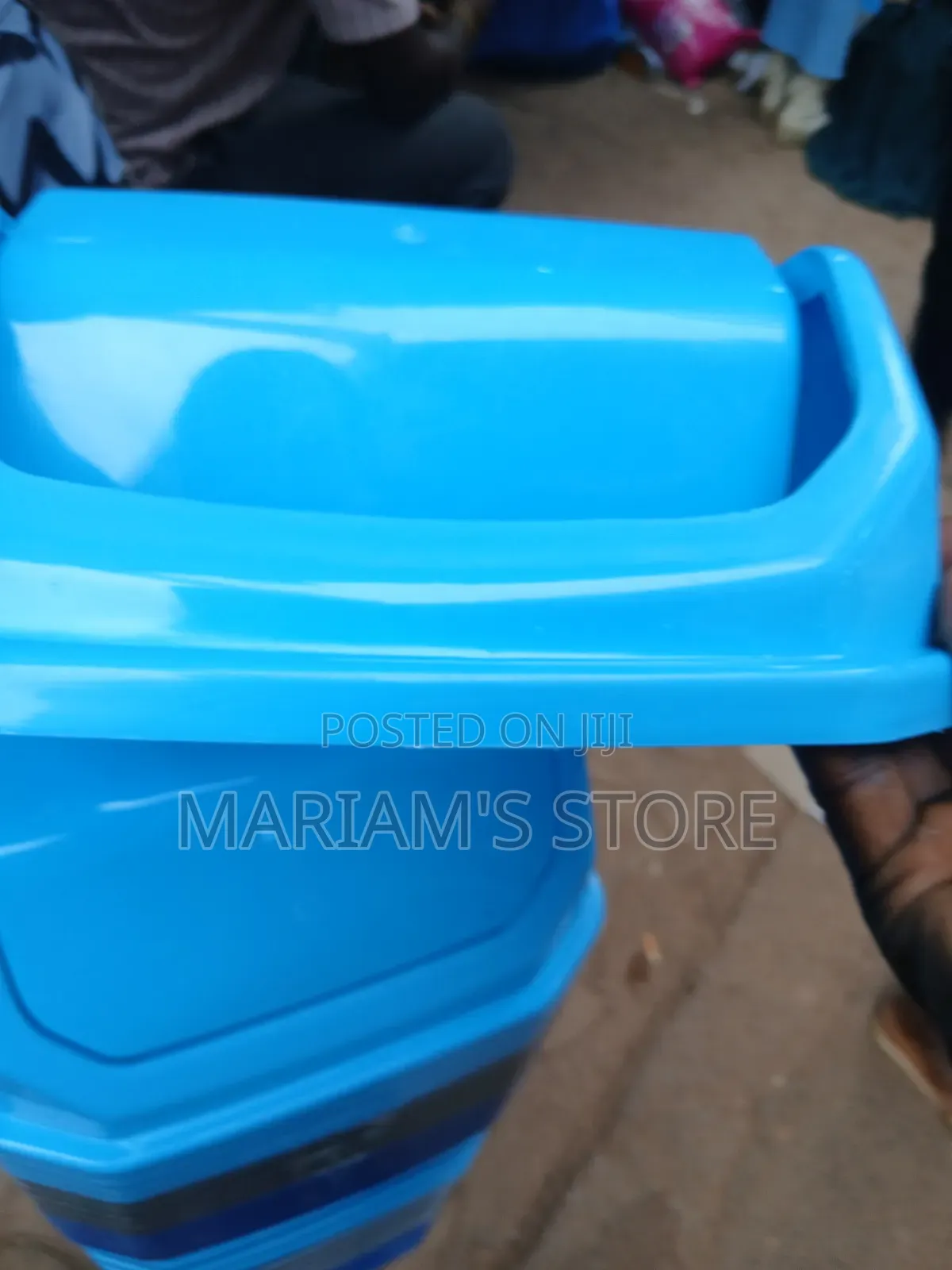 Plastic Waste Bins in a Convenient Swing Lid for Easy Disposal. [1, 2]