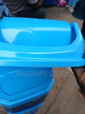 Plastic Waste Bins in a Convenient Swing Lid for Easy Disposal. [1, 2]