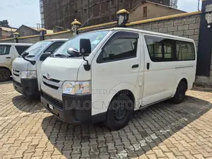 Toyota HiAce 2015 White