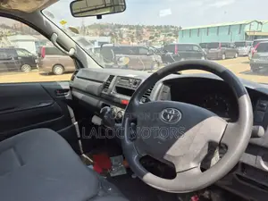 Toyota HiAce 2015 White