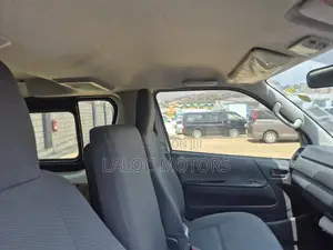 Toyota HiAce 2015 White