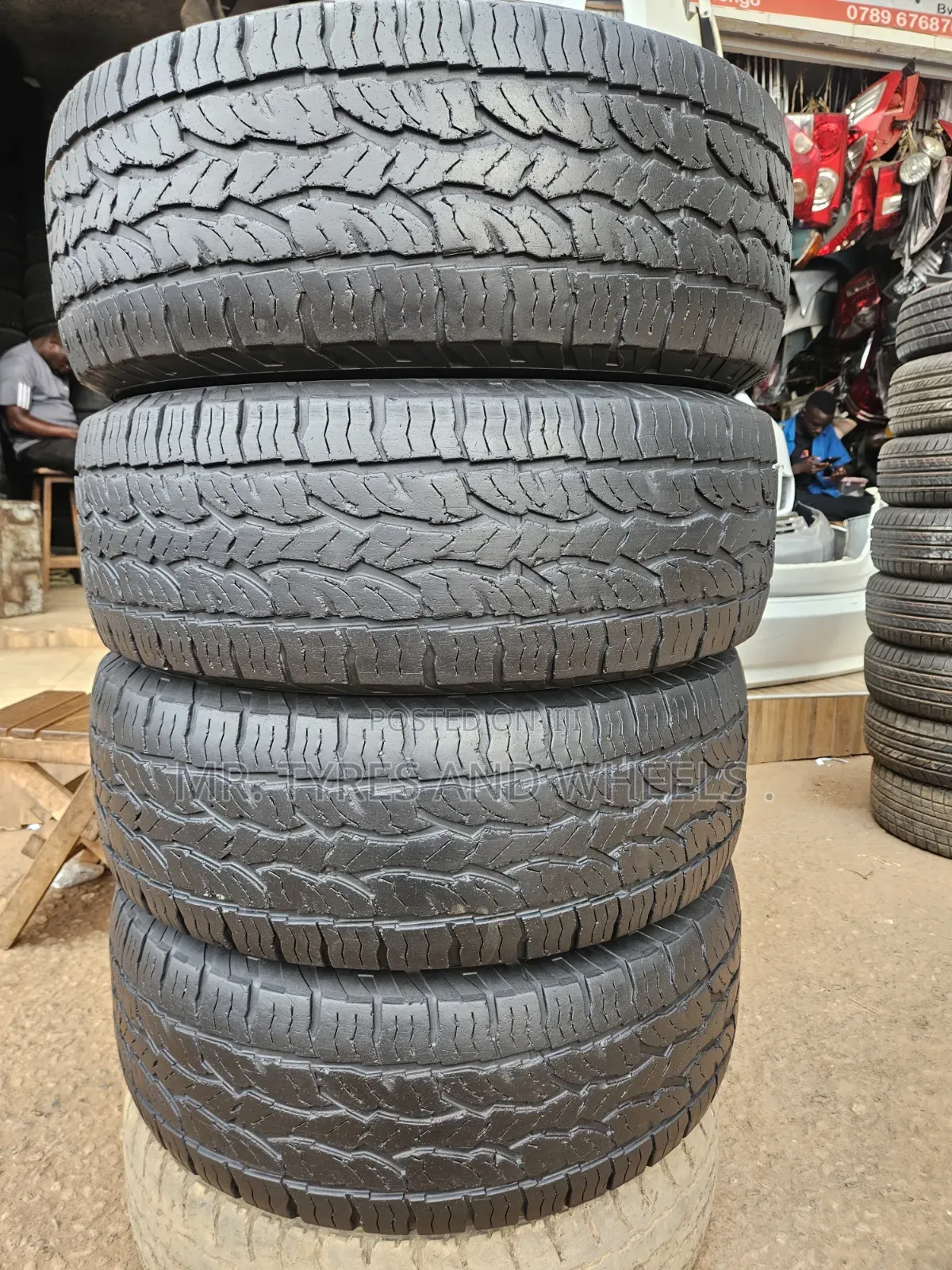 265 70 R15 Dunlop Grand Trek AT Used Bt Still Gd Tires and Its a Set.