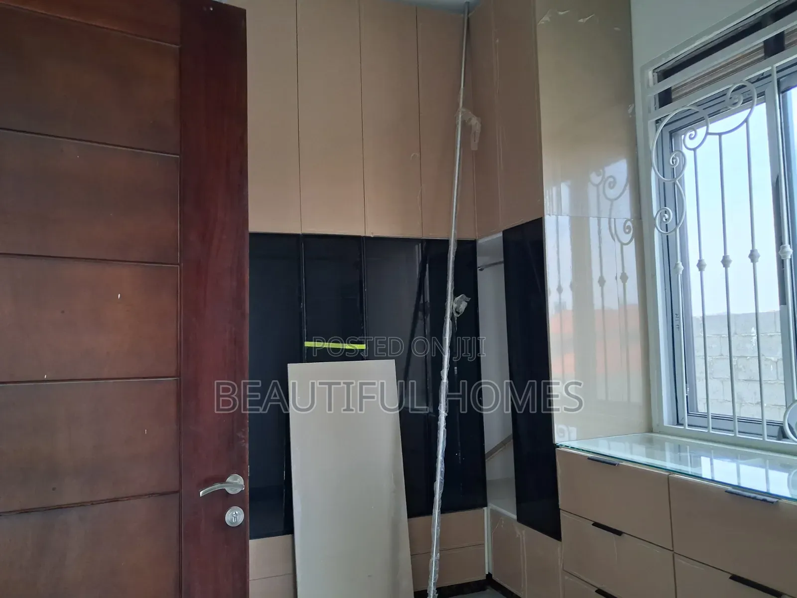 Furnished 6bdrm House in Kira, Central Division for sale
