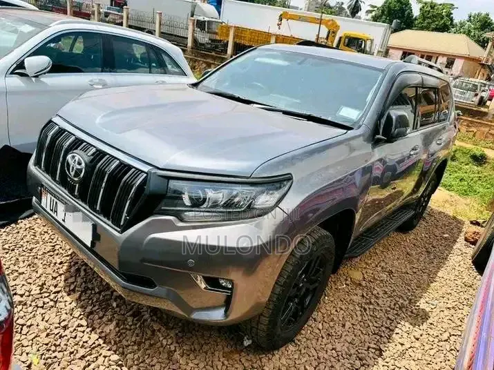 Toyota Land Cruiser Prado 2022 Gray