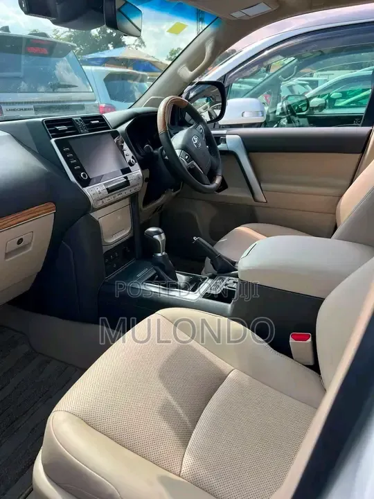 Toyota Land Cruiser Prado 2022 Gray