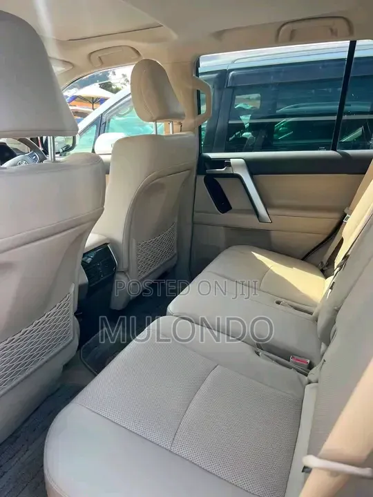 Toyota Land Cruiser Prado 2022 Gray