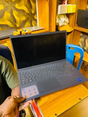 Laptop Dell Inspiron 15 3520 8GB Intel Core i5 SSD 256GB