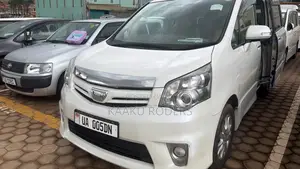 Toyota Noah 2.0 143hp AWD (8 Seater) 2012 White